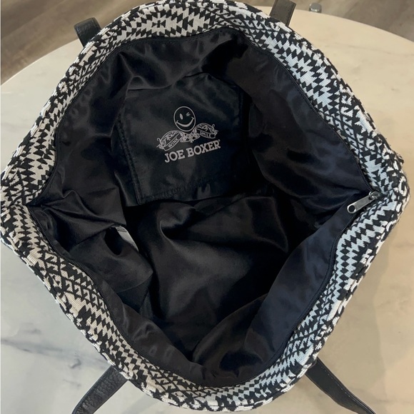 Joe Boxer Women’s Printed Tote Bag. - Picture 4 of 9